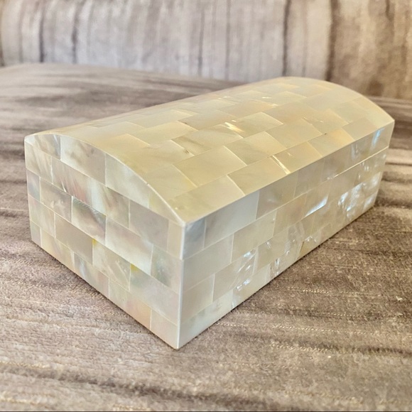 Mother of Pearl Handmade Treasure Chest Jewelry Box. New. - Picture 4 of 4